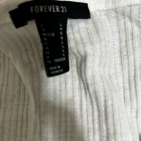 Forever 21 button up white shirt - Picture 3 of 4